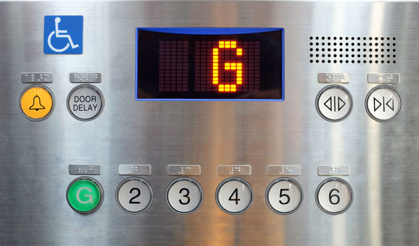 Bảng điều khiển trong thang máy