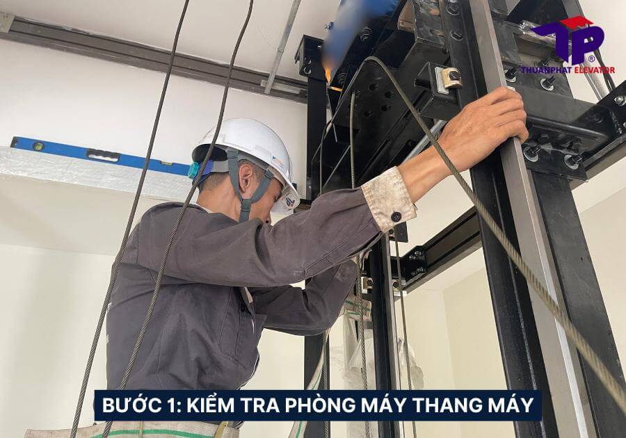 Bảo dưỡng thang máy gia đình: Bao lâu cần thực hiện? 2 Kiểm tra phòng máy thang máy
