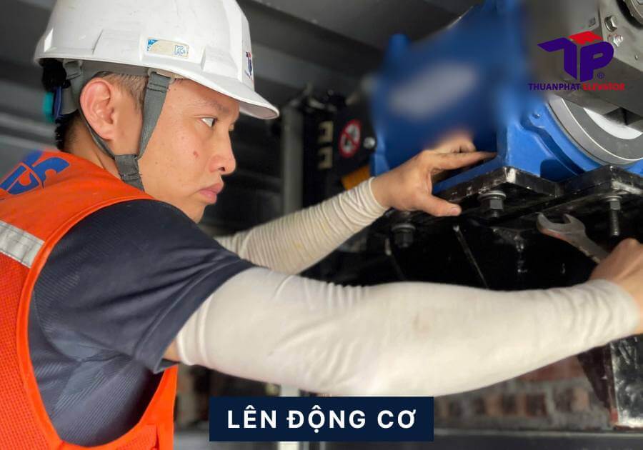 Cách Lắp Đặt Thang Máy Gia Đình Chuẩn Kỹ Thuật 3 Lên động cơ